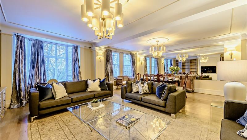 5 bed property in Park Road, London